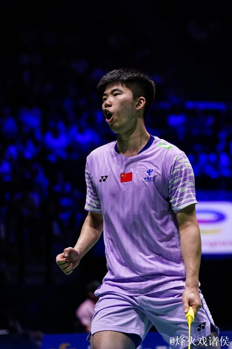 翁泓阳2-0晋级世锦赛八强 国羽提前锁定男单奖牌