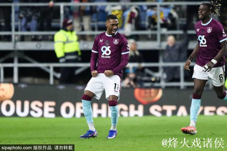 英超-舍什科双响海文乌龙 曼联2-2伯恩利